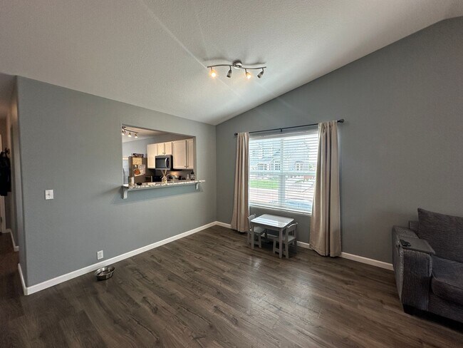 Building Photo - 3 Bed Ranch Style Home with Awesome Fully Fenced Backyard Close to Ft Carson & Schriever Space Fo...