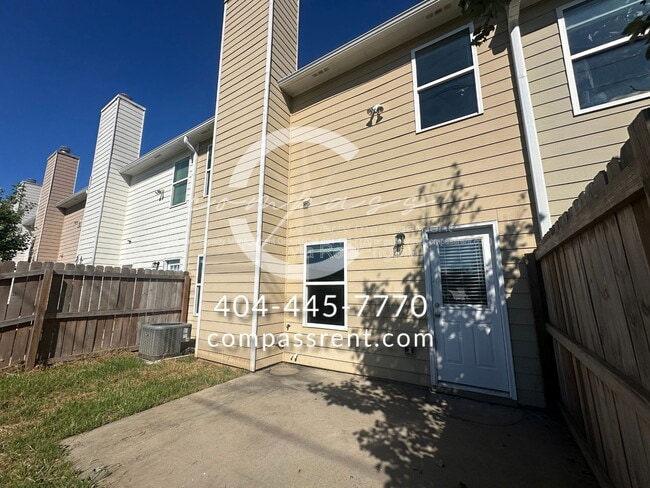 Building Photo - 112 Squarewood Ln NW