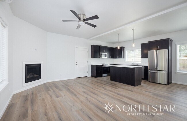 Building Photo - New, Bright & Spacious 3 bed/2.5 bath w/ Garage