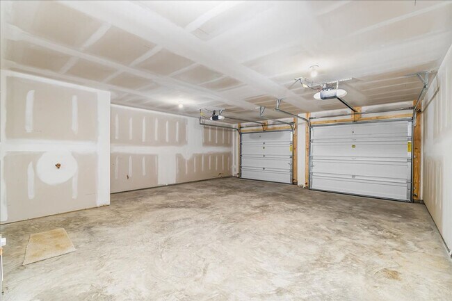 Building Photo - BRAND NEW TOWNHOME for LEASE