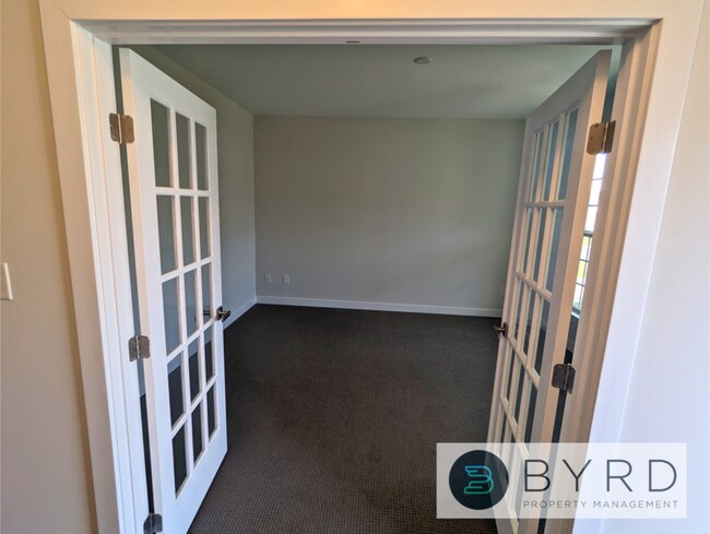 Building Photo - 15700 Cambria Cove Blvd