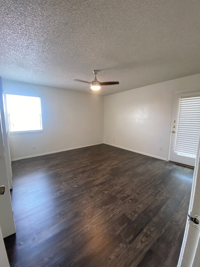 Building Photo - 1226 N LBJ Dr