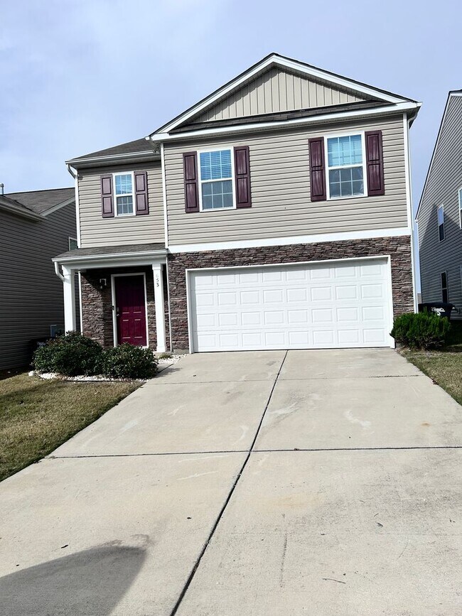 Building Photo - Spacious 5-Bedroom Home