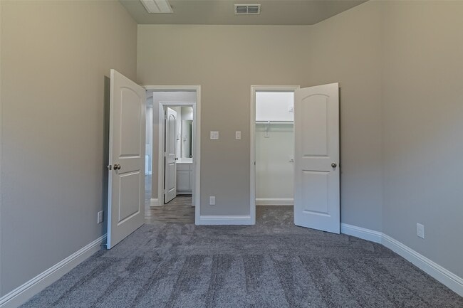 Building Photo - 422 Oleander Dr