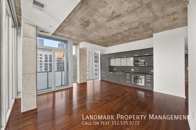 Building Photo - 550 N St Clair St