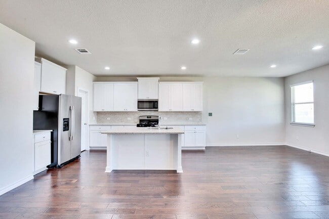 Building Photo - 8008 Massa Dr