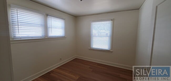 Building Photo - Cozy 2 bedroom 2 Bath Home