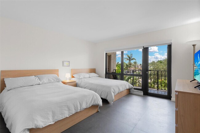 Building Photo - 4900 N Ocean Blvd