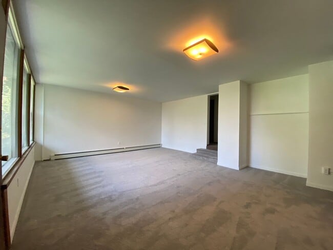 Building Photo - Stunning 3 bed, 2 bath home in historic Ro...