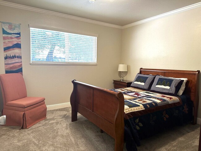 Building Photo - Deer Xing Retreat (3-6 month lease only)
