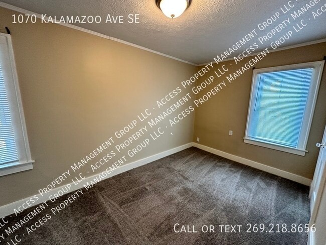 Building Photo - 1070 Kalamazoo Ave SE