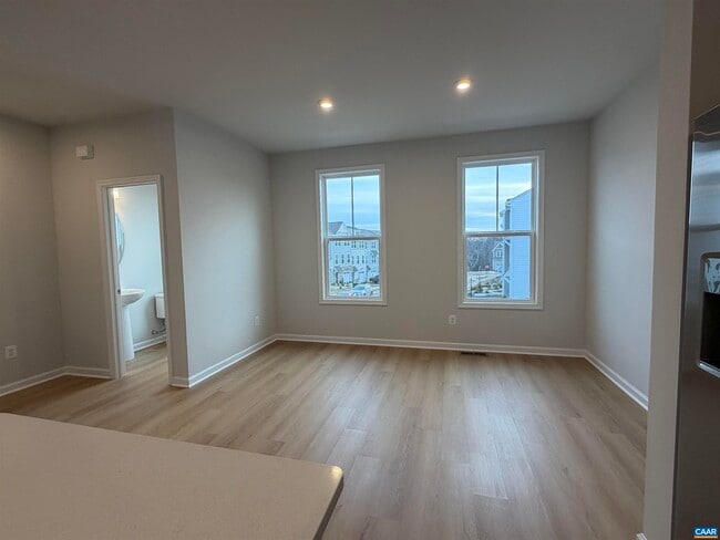 Building Photo - 5992 Cling Ln