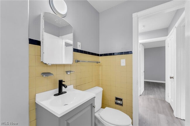Building Photo - 735 E 256th St