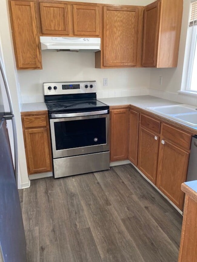 Building Photo - Great location 3 bedroom 2 bath home
