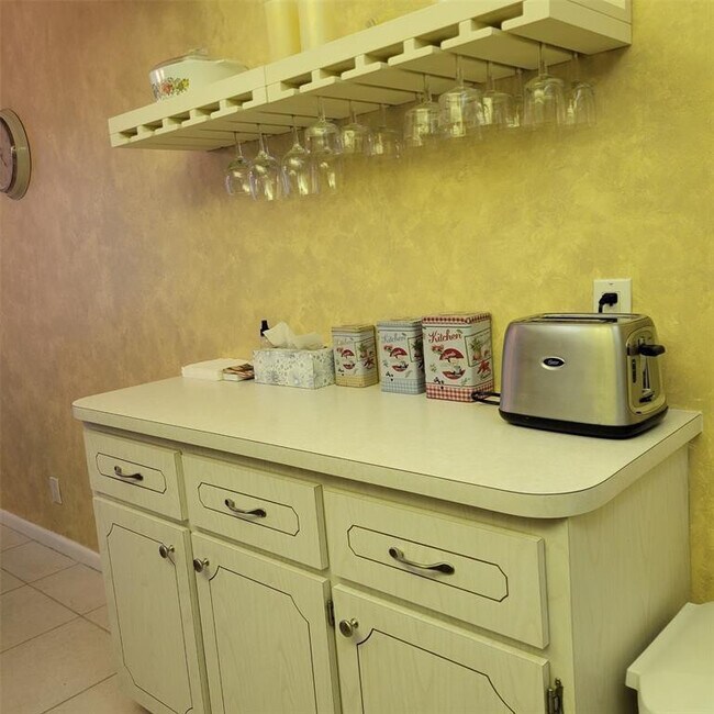 Building Photo - 351 Markham P