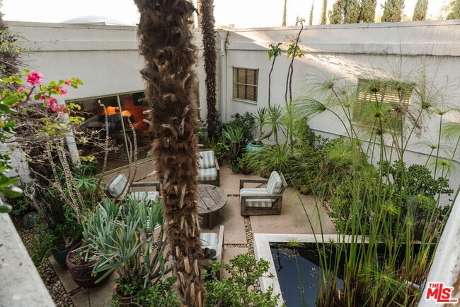 Building Photo - 1530 N Easterly Terrace