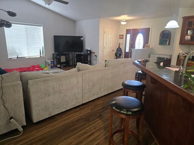 Building Photo - 2037 SE Marlen Dr