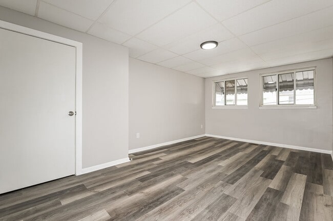Building Photo - 1009 Woods Run Ave