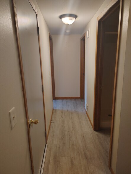 Downstairs hallway - 700 Iroquois Ct