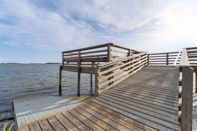 Building Photo - 742 Saltair Ln