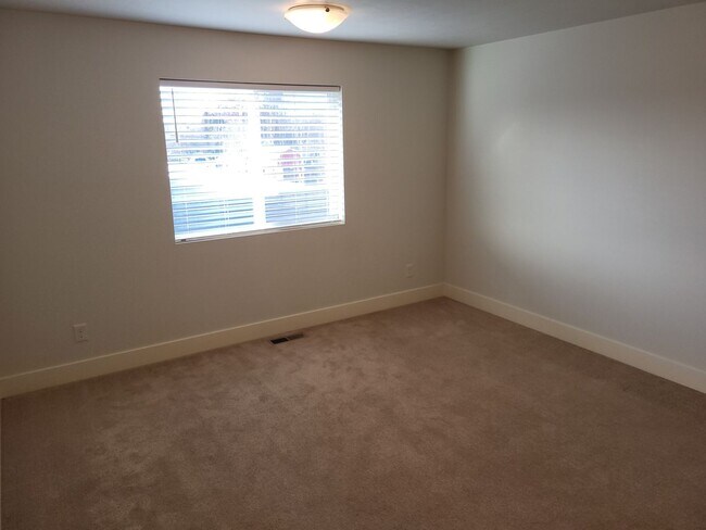 Building Photo - Lease Up- Custom Spokane Duplex