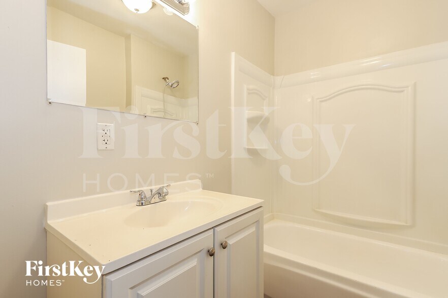 Building Photo - 1146 Hinckley St