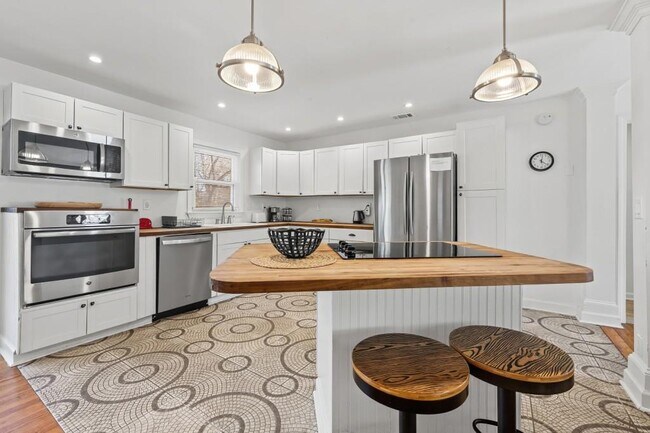 Building Photo - 414 Charles Pl