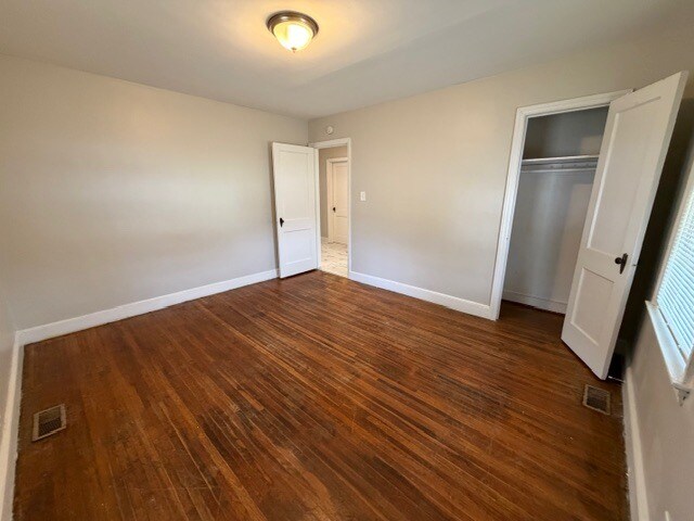 Building Photo - 3806 Wooddale Ln