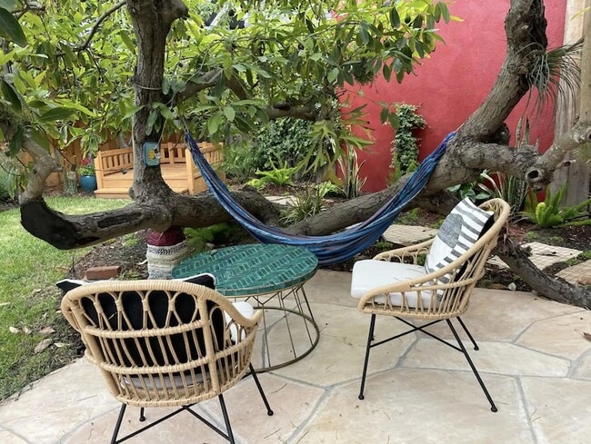 Building Photo - 1608 Bath St