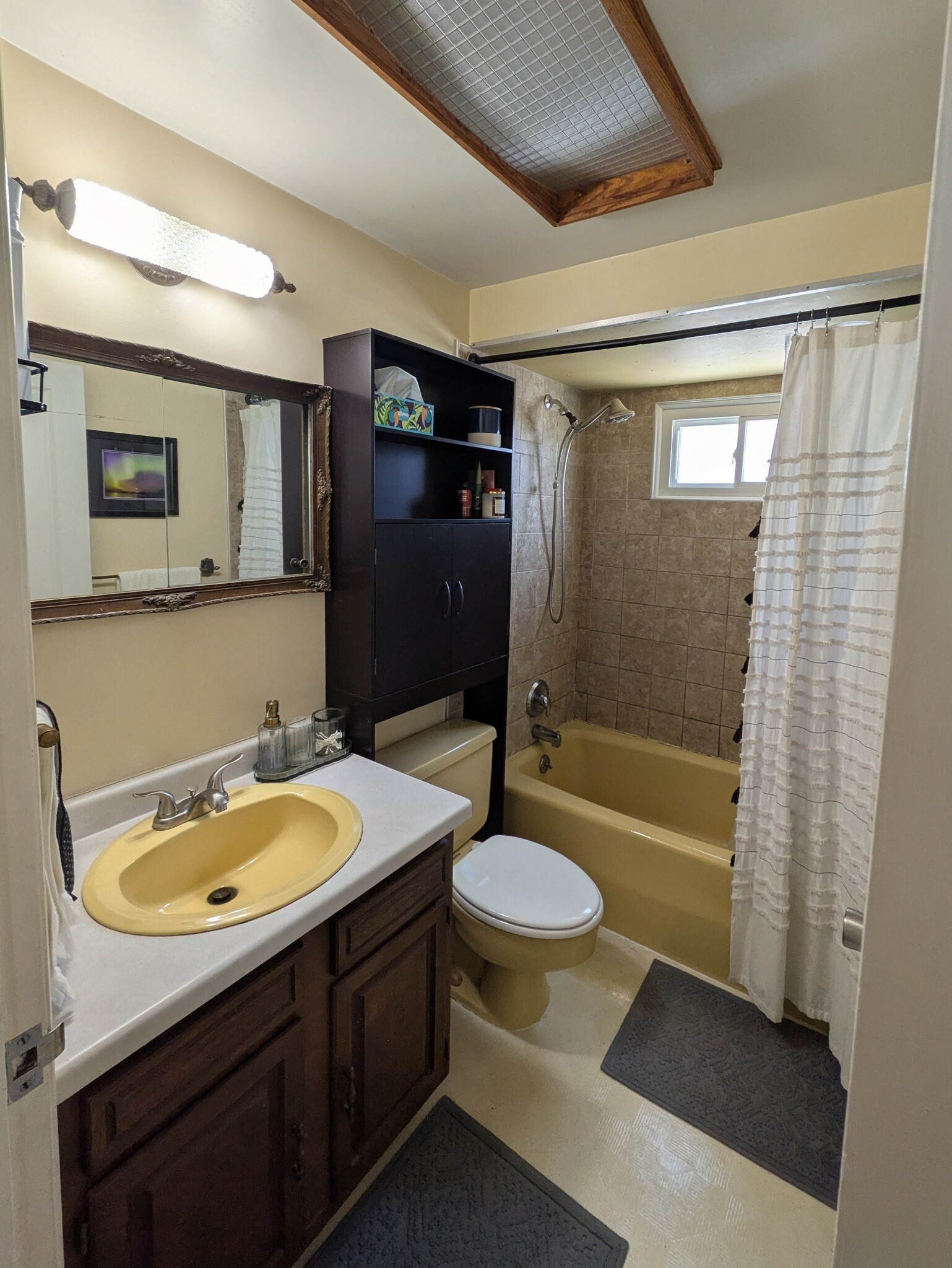 Building Photo - 125 W Saint Marie St