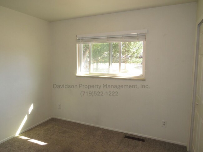 Building Photo - Charming 5 Bedroom House in Central Colora...