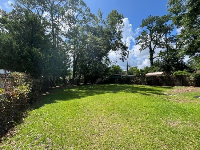Building Photo - 3 Bedroom + Bonus Room Home in Sunset Park!