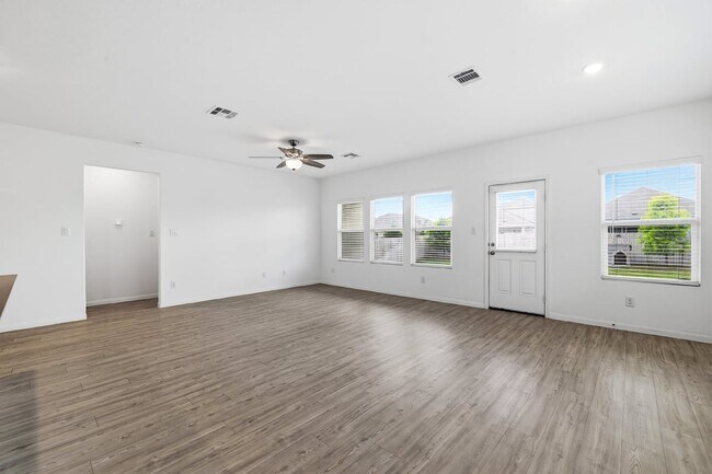 Building Photo - 14014 Roller Mls
