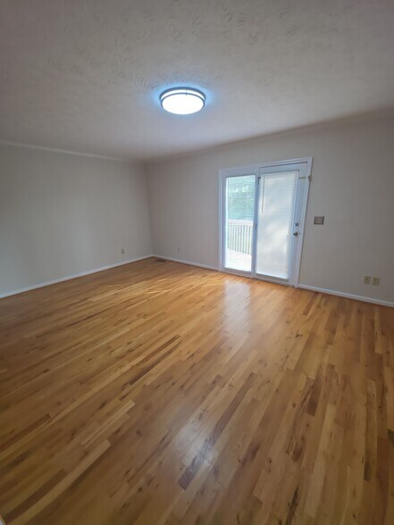 Building Photo - 83 Eastgate Cir
