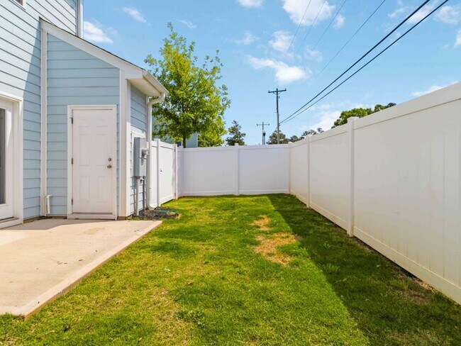 Building Photo - 105 Cobden Ct
