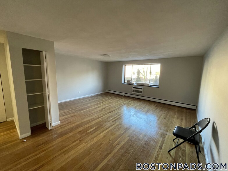 Building Photo - 222 Babcock St