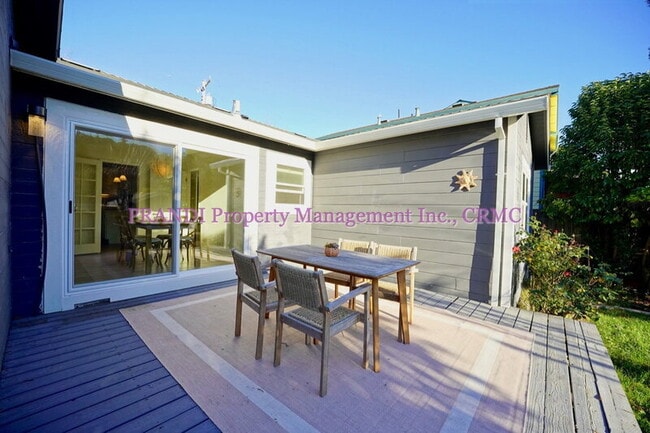 Building Photo - 245 Solano St