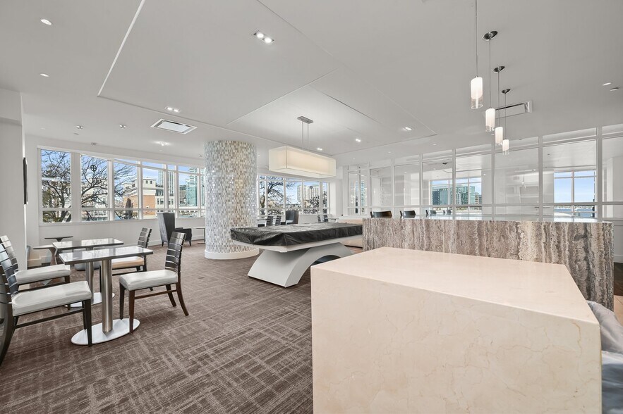 Building Photo - 100 Harborview Dr