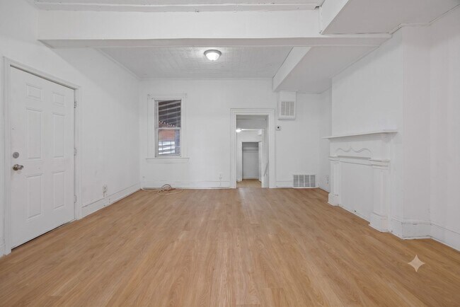 Building Photo - 2204 E Carson St