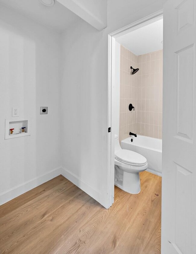 Building Photo - Newly remodeled 3 bedroom/2 baths coming s...