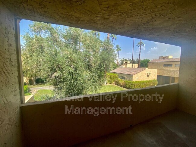 Building Photo - 5300 E Waverly Dr