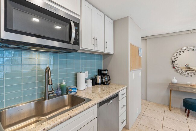 Building Photo - Full Ocean View, Fully Furnished Condo |Across from Surf Beach|Pool |Renovated |Heart of Kihei