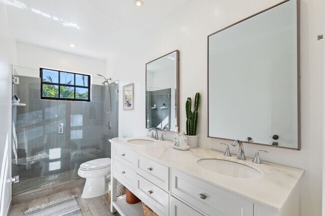 Building Photo - Beautiful Rustic Contemporary Duplex in Cu...