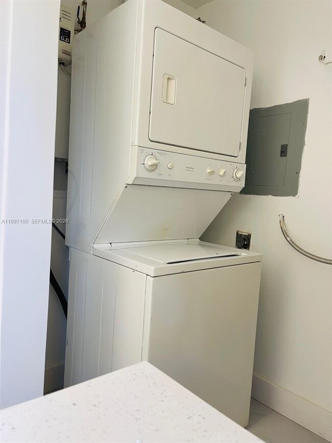 Building Photo - 1515 NE 110th St