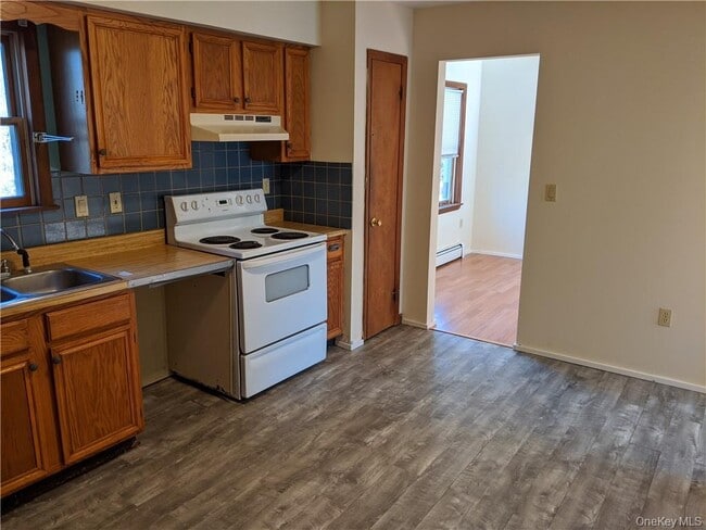 Building Photo - 8 Tanglewood Park Dr