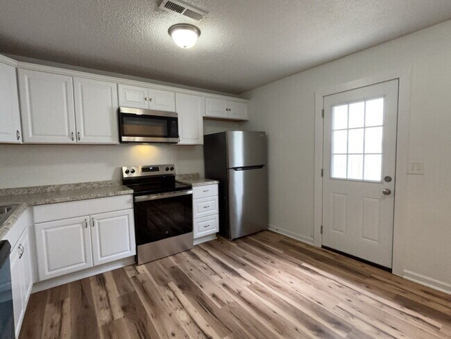 Building Photo - 227 Challedon Dr