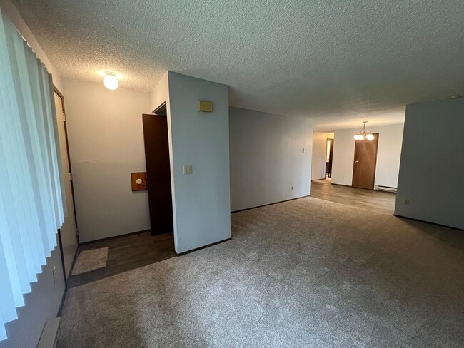 Building Photo - PENDING APPLICATIONS; New Paint & Flooring! (Water & Garbage Included)