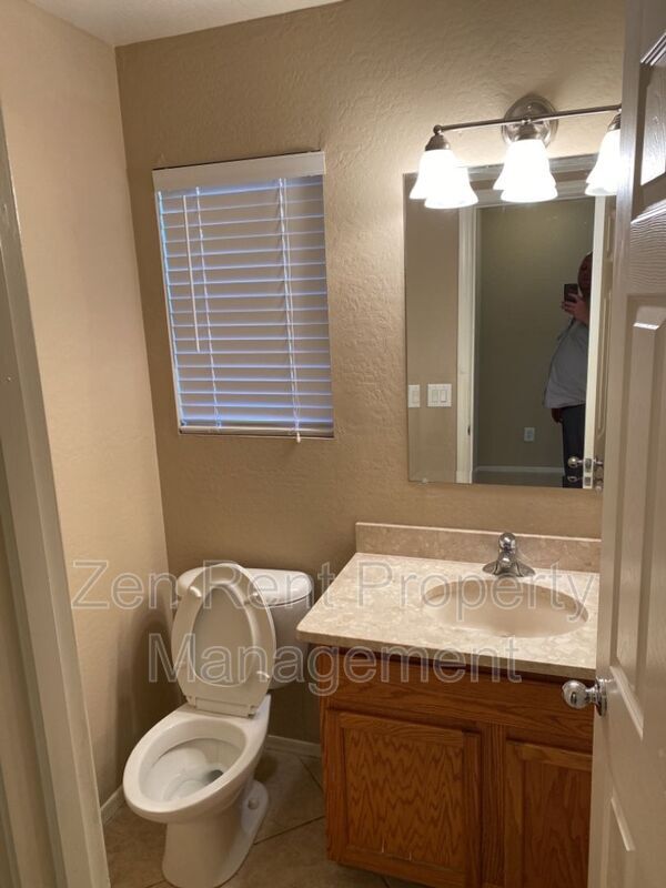 Building Photo - 2541 W Canyon Way