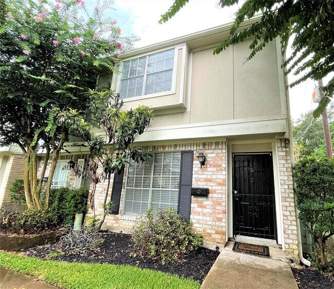 Building Photo - 8102 Amelia Rd