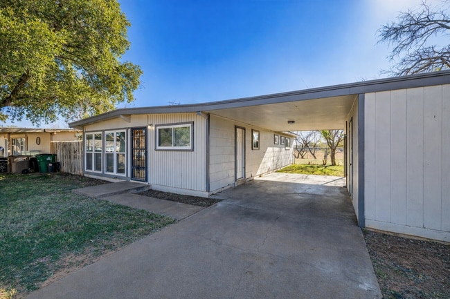 Building Photo - 2501 A Ave